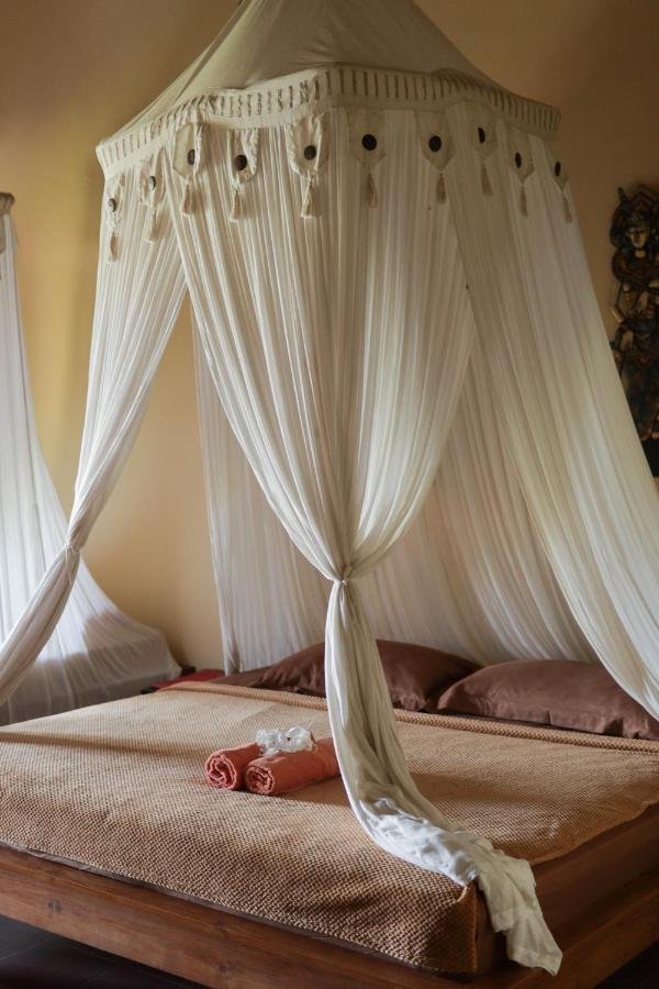 Yut'S Inn Flower Paradise Gili Gede Ngoại thất bức ảnh